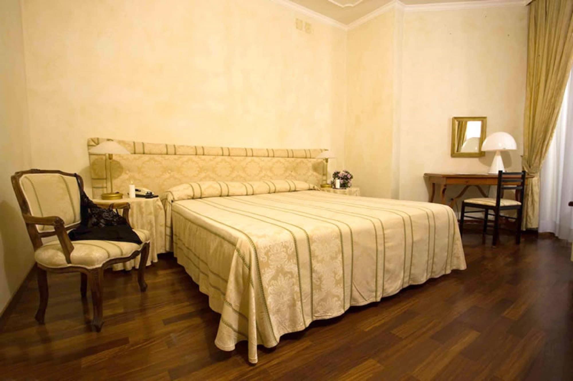 Hotel Negresco Cattolica Exterior foto