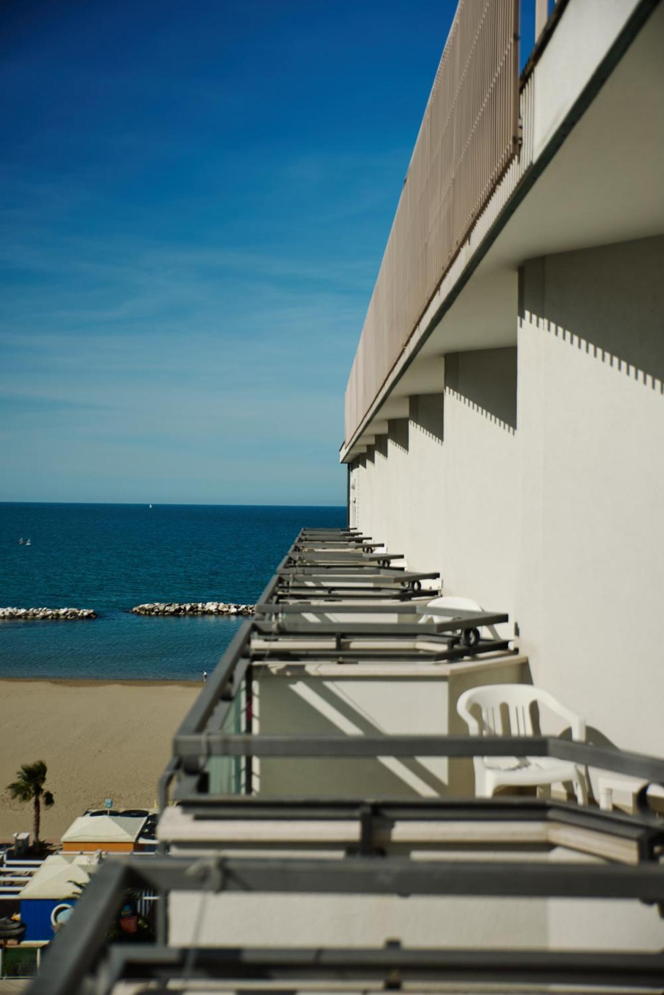 Hotel Negresco Cattolica Exterior foto