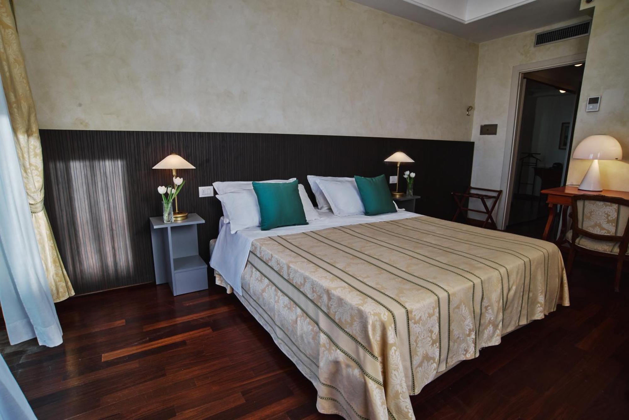 Hotel Negresco Cattolica Exterior foto
