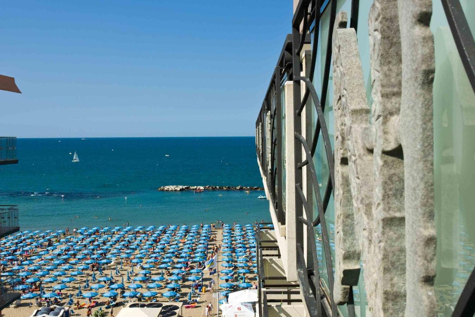 Hotel Negresco Cattolica Exterior foto
