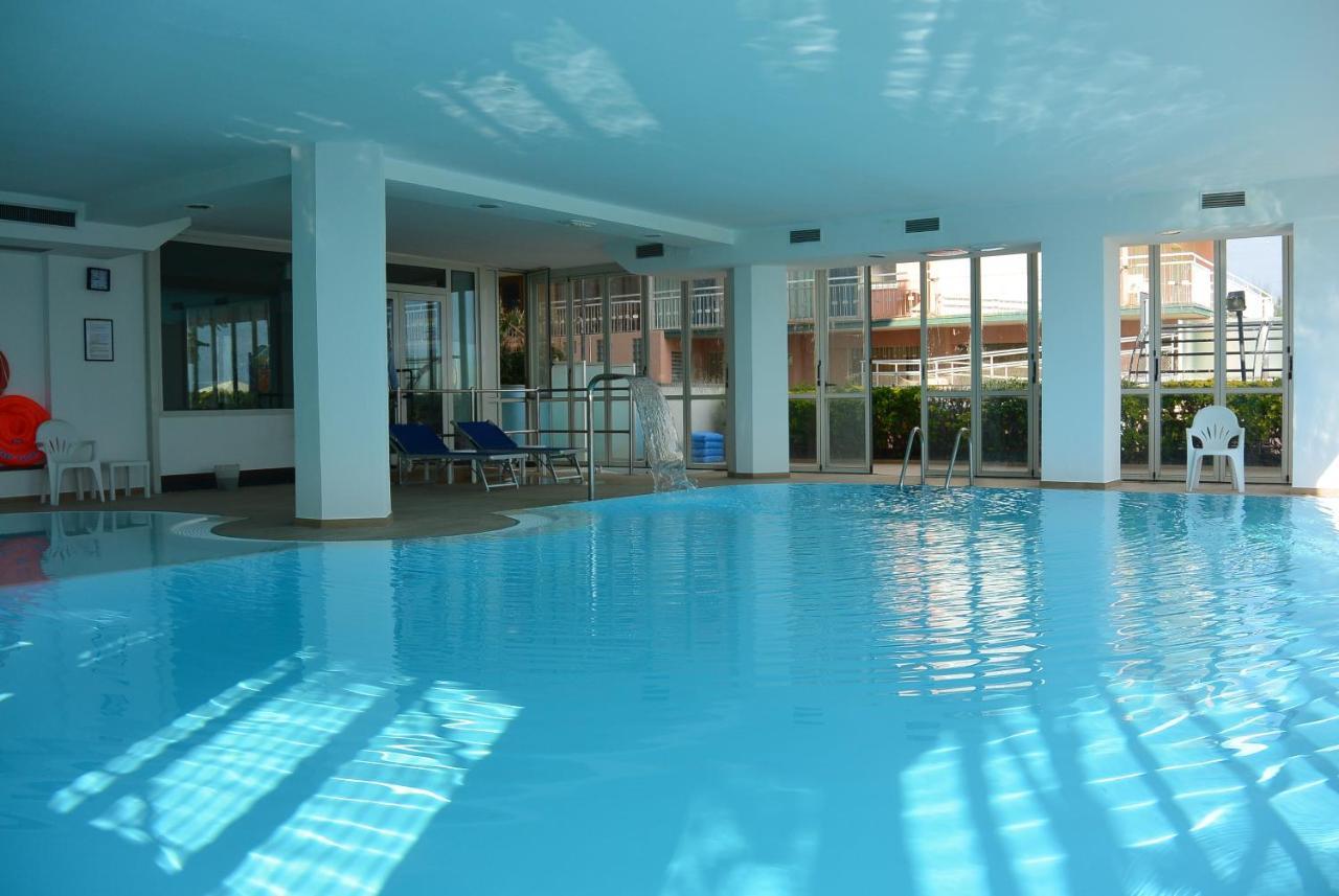 Hotel Negresco Cattolica Exterior foto
